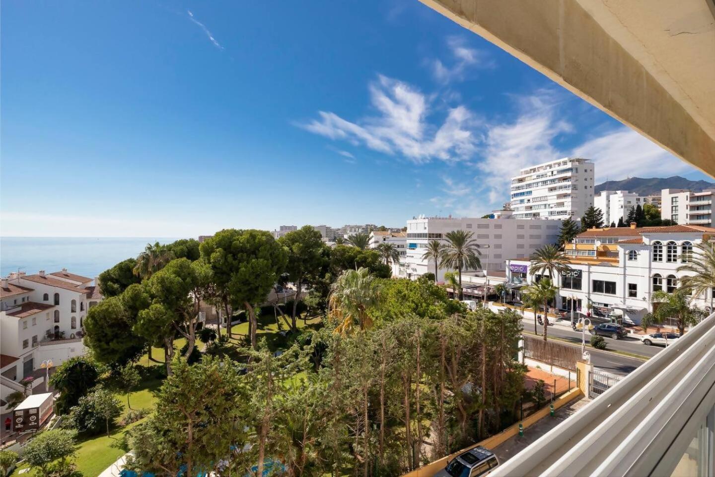 Stunning Apartment 50 Meters From The Sea Benalmádena Exterior photo