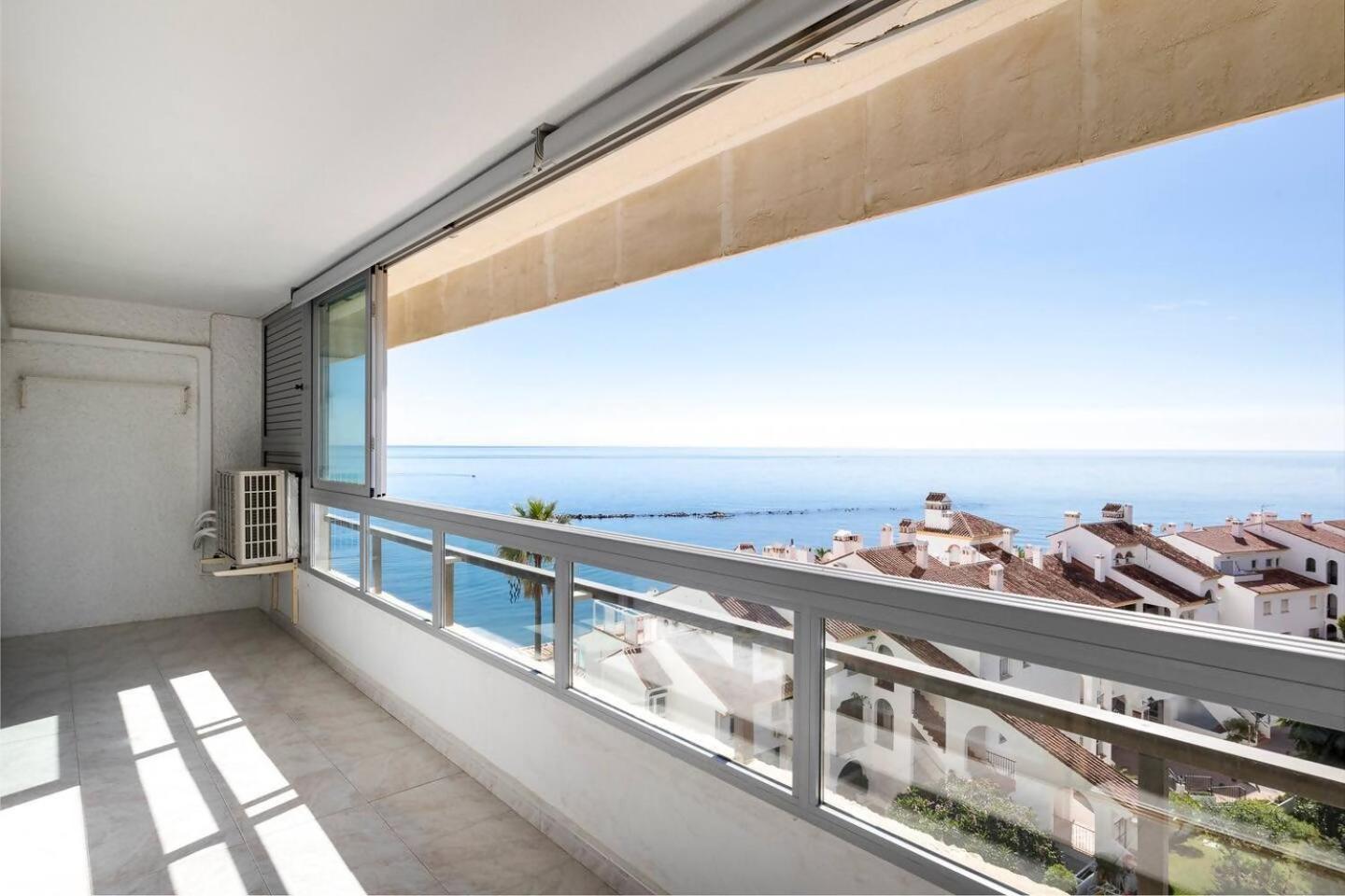 Stunning Apartment 50 Meters From The Sea Benalmádena Exterior photo